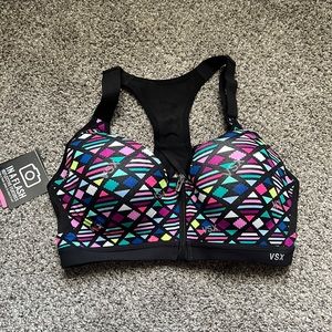 NWT Victoria’s Secret Front Close with zipper Sport Bra